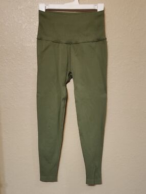 JoyLab Olive Ribbed-Waist Capri Length Leggings